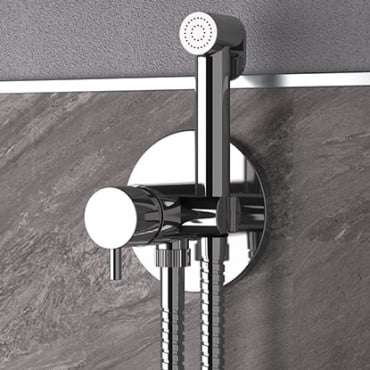 Een kraan afbeelding van een Tokyo chrome inbouw bidetkraan met shut-off handdouche, bevestigd aan een zeer mooie betegelde muur. Volg de link om naar de Overige kranen categorie te gaan.