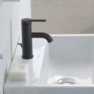 Duravit C.1 wastafelkraan S met trekstang-afvoergarnituur mat-zwart C11010001046 Duravit C.1 wastafelkraan S met trekstang-afvoergarnituur mat-zwart C11010001046