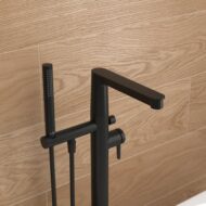 Villeroy & Boch Embrace eengreeps vrijstaande badmengkraan mat-zwart TVT108003000K5 Villeroy & Boch Embrace eengreeps vrijstaande badmengkraan mat-zwart TVT108003000K5