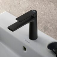 Duravit Tulum eengreeps wastafelmengkraan mat-zwart met keramische cartridge en flexibele slangen maat M Duravit Tulum eengreeps wastafelmengkraan mat-zwart met keramische cartridge en flexibele slangen maat M
