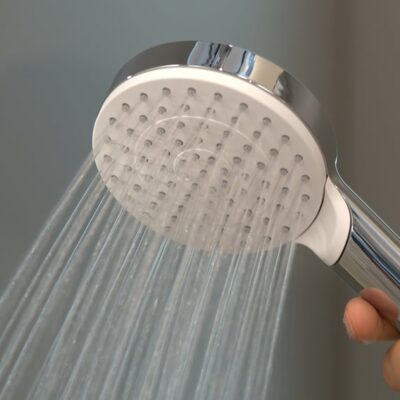 Hansgrohe Crometta handdoucheset zonder stang 1 straalsoort chroom wit 26690400 8 Hansgrohe Crometta handdoucheset zonder stang 1 straalsoort chroom wit 26690400 8