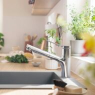 Hansgrohe Zesis M33 eengreeps keukenmengkraan met uittrekbare sproeier 2 straalsoorten – draaibare uitloop – chroom 74821000